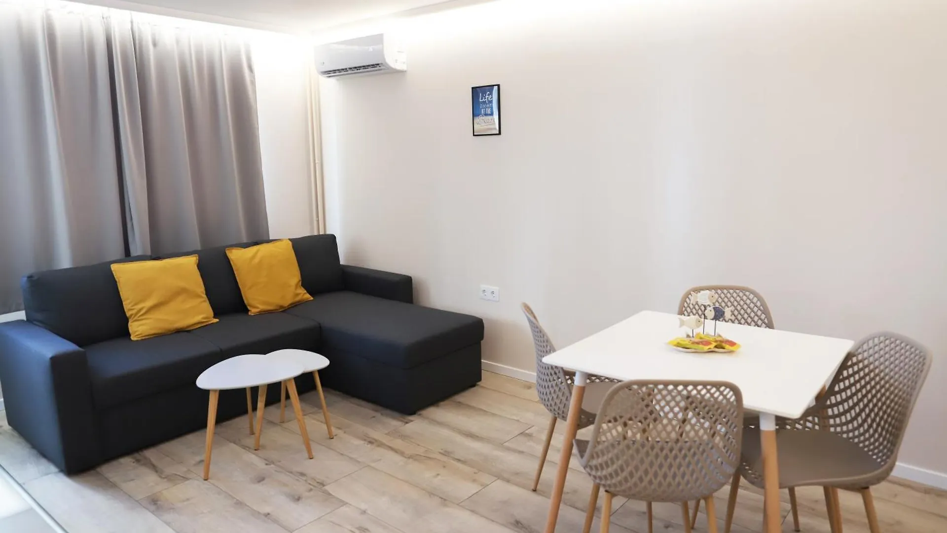 Azur Holiday Burgas - Self Check-In